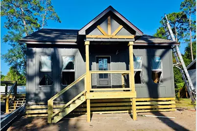 610 W 10th St, Carrabelle, FL 32322 - Photo 2