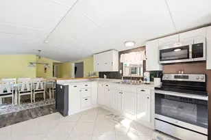 912 NE 2nd St, Carrabelle, FL 32322 - Photo 14