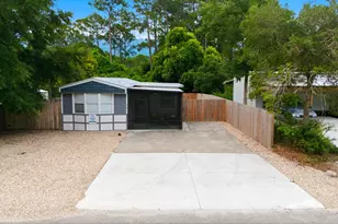 912 NE 2nd St, Carrabelle, FL 32322 - Photo 2