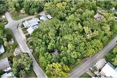 195 8th St, Apalachicola, FL 32320 - Photo 4
