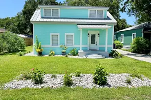 110 14th St, Apalachicola, FL 32320 - Photo 2