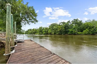 105 Riverview Dr, Wewahitchka, FL 32465 - Photo 2
