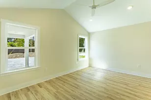 200 13th St, Apalachicola, FL 32320 - Photo 18