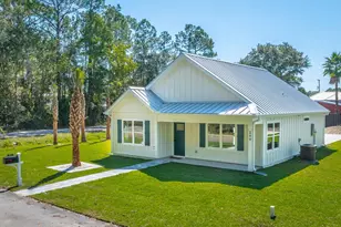200 13th St, Apalachicola, FL 32320 - Photo 1