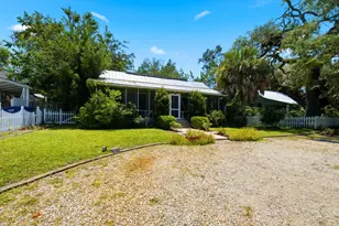 34 7th St, Apalachicola, FL 32320 - Photo 2