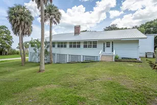 12 7th St, Apalachicola, FL 32320 - Photo 2