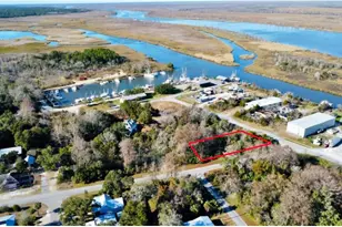 350 Market St, Apalachicola, FL 32320 - Photo 1