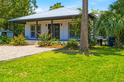 165 10th St, Apalachicola, FL 32320 - Photo 2