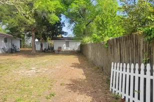 711 N W Ave C, Carrabelle, FL 32322 - Photo 18