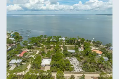 1019 Porter St, Saint George Island, FL 32328 - Photo 12