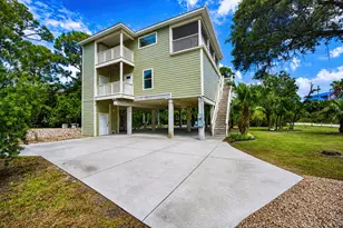 900 Bay Shore Dr, Saint George Island, FL 32328 - Photo 2