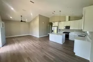 624 Knowles Ave, Port Saint Joe, FL 32456 - Photo 4
