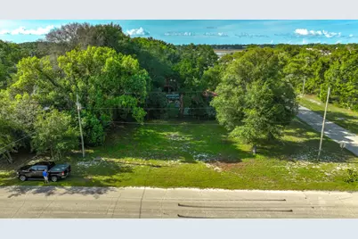 310 NW 10th St, Carrabelle, FL 32322 - Photo 4