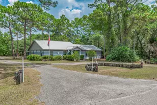 127 Putnal St, Carrabelle, FL 32322 - Photo 2