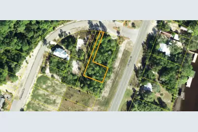 106 Plantation Dr, Carrabelle, FL 32322 - Photo 2
