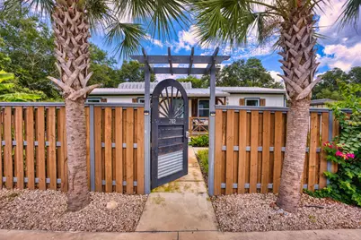 702 Ave C, Carrabelle, FL 32322 - Photo 4