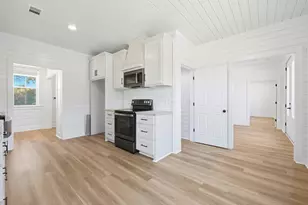 689 Longwood Ct, Eastpoint, FL 32328 - Photo 8
