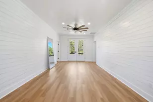 689 Longwood Ct, Eastpoint, FL 32328 - Photo 4