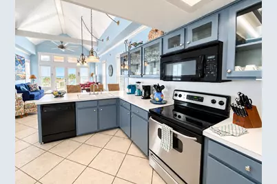 252 E Gorrie Dr, Saint George Island, FL 32328 - Photo 10