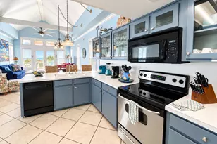 252 E Gorrie Dr, Saint George Island, FL 32328 - Photo 10