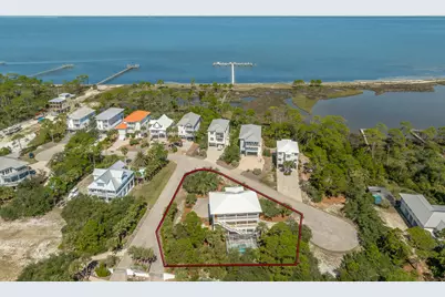 1649 Wayfarers Ct, Saint George Island, FL 32328 - Photo 1