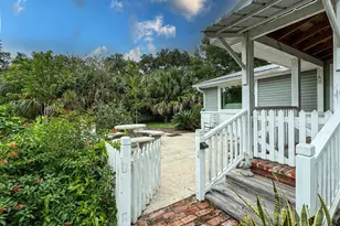 121 Ave D, Apalachicola, FL 32320 - Photo 4