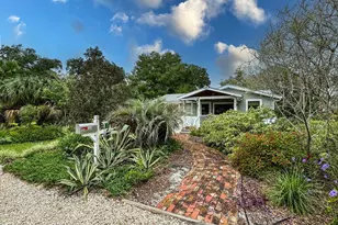 121 Ave D, Apalachicola, FL 32320 - Photo 2