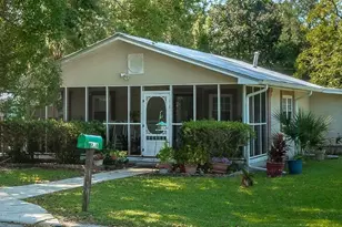 216 11th St, Apalachicola, FL 32320 - Photo 2