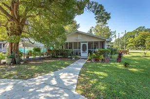 216 11th St, Apalachicola, FL 32320 - Photo 10
