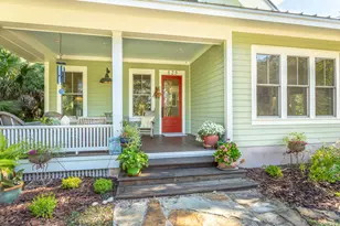123 8th St, Apalachicola, FL 32320 - Photo 2