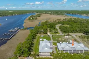 1302 Picketts Landing Ct, Carrabelle, FL 32322 - Photo 2
