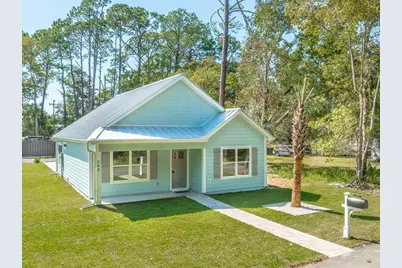 202 13th St, Apalachicola, FL 32320 - Photo 1