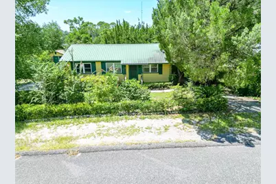 303 E Meridian Ave, Carrabelle, FL 32322 - Photo 1