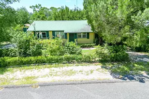 303 E Meridian Ave, Carrabelle, FL 32322 - Photo 1