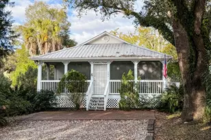 121 5th St, Apalachicola, FL 32320 - Photo 1