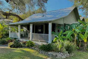 40 7th St, Apalachicola, FL 32320 - Photo 1