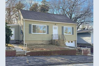 39 Mystic St Manchester NH 03103 MLS 4978239 Coldwell Banker