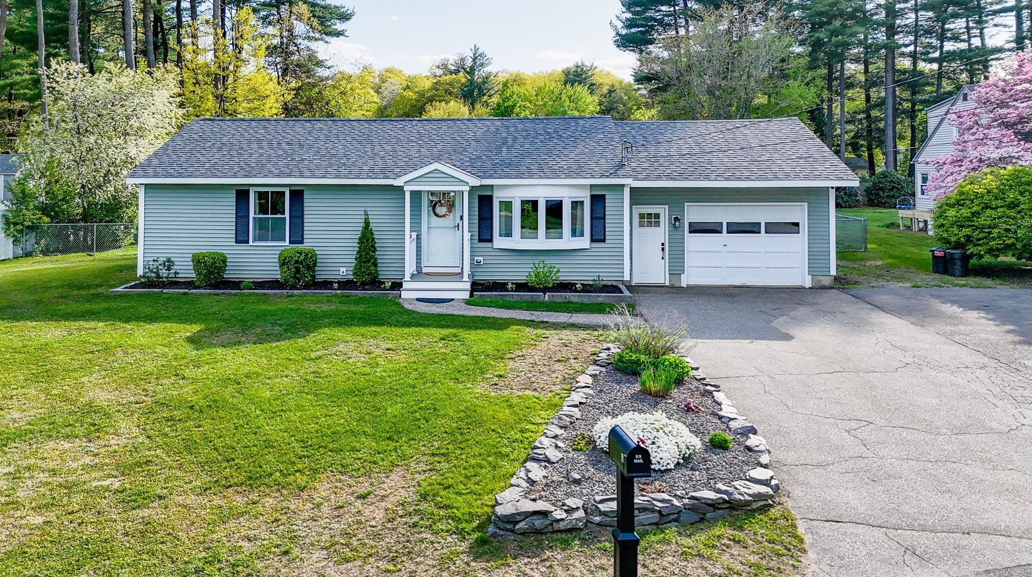 6 Bramble Dr, Nashua, NH 03062 MLS 4995713 Coldwell Banker