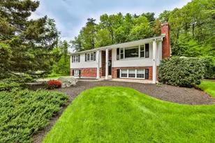 9 Edinburgh Dr, Bedford, NH 03110 - Photo 1