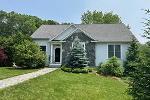 9 Woodlawn Ave, Bedford, NH 03110 - Photo 1