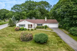 2 Presidential Cir, Hampton, NH 03842 - Photo 1