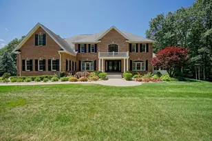 8 Meeting Rock Dr, Atkinson, NH 03811 - Photo 1