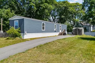 22 Manchester St, Pittsfield, NH 03263 - Photo 1