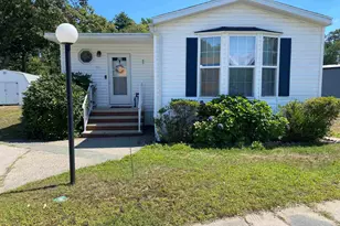 27 Stacey Ave, Seabrook, NH 03874 - Photo 1