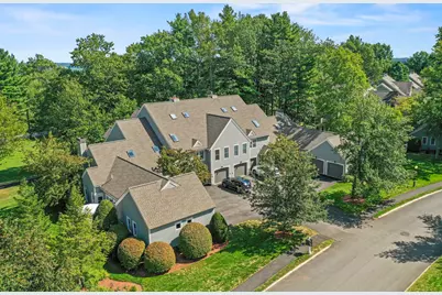 29 Hawthorne Village Road, Nashua, NH 03062 - Photo 1