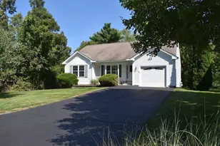 27 Amanda Dr, Hudson, NH 03051 - Photo 1