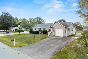 10 Phillips Dr, Hudson, NH 03051 - Photo 1