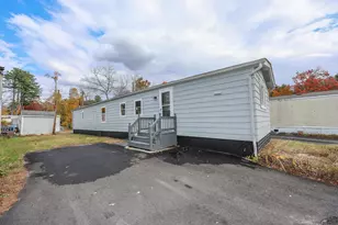 11 Bradford Dr, Litchfield, NH 03052 - Photo 1