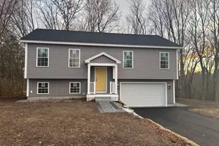 15 Bartlett St, Epping, NH 03042 - Photo 1