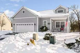 8 Crown Point Cir, Merrimack, NH 03054 - Photo 1